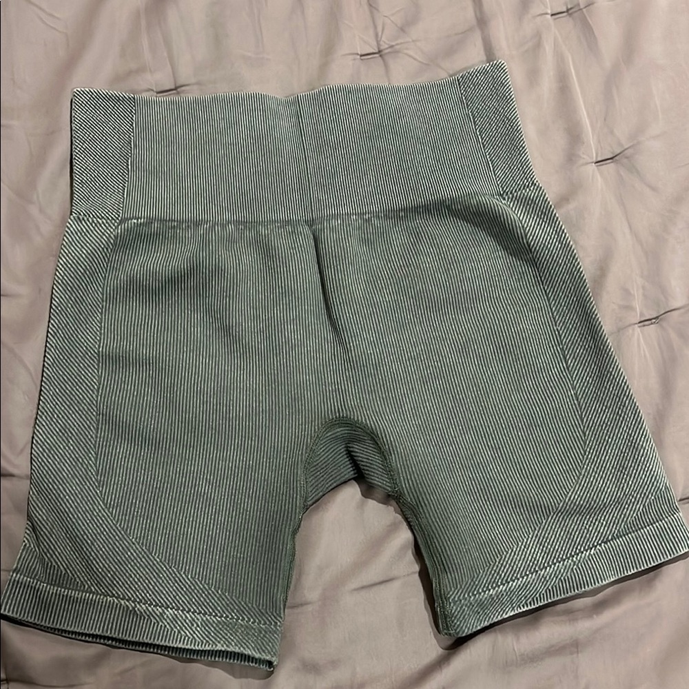 JoyLab Green Bike Shorts High-Waisted Fitted Design